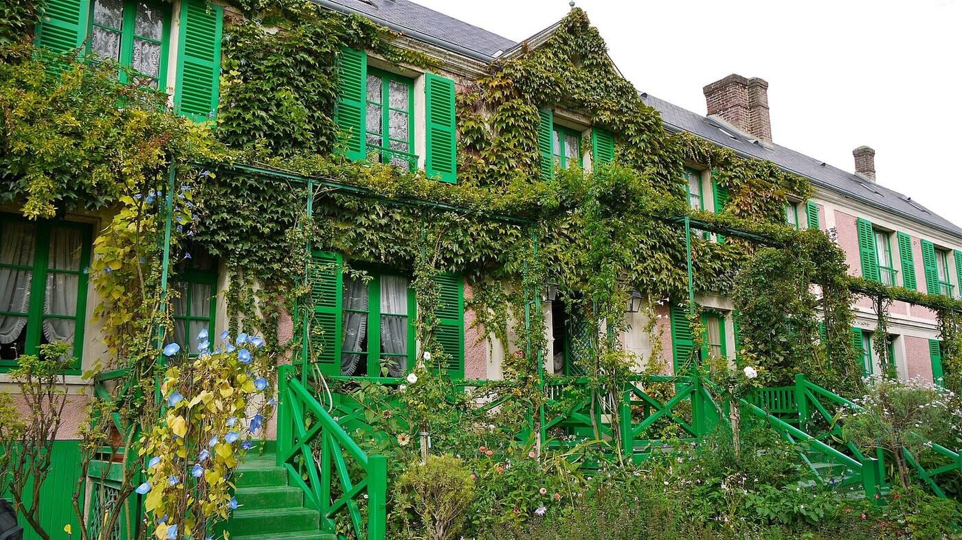 Maison de Claude Monet à Giverny, façade rose iconique