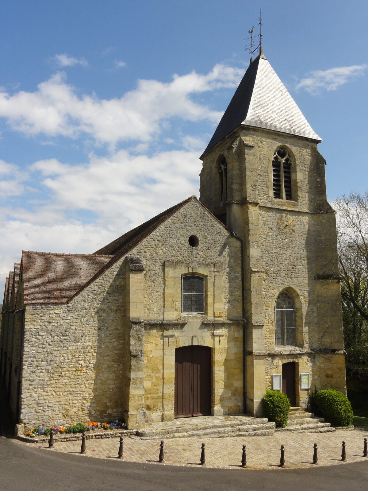 L'Église Saint-Martin d'Issou (XIIe-XVIe siècle), pierre meulière, Yvelines