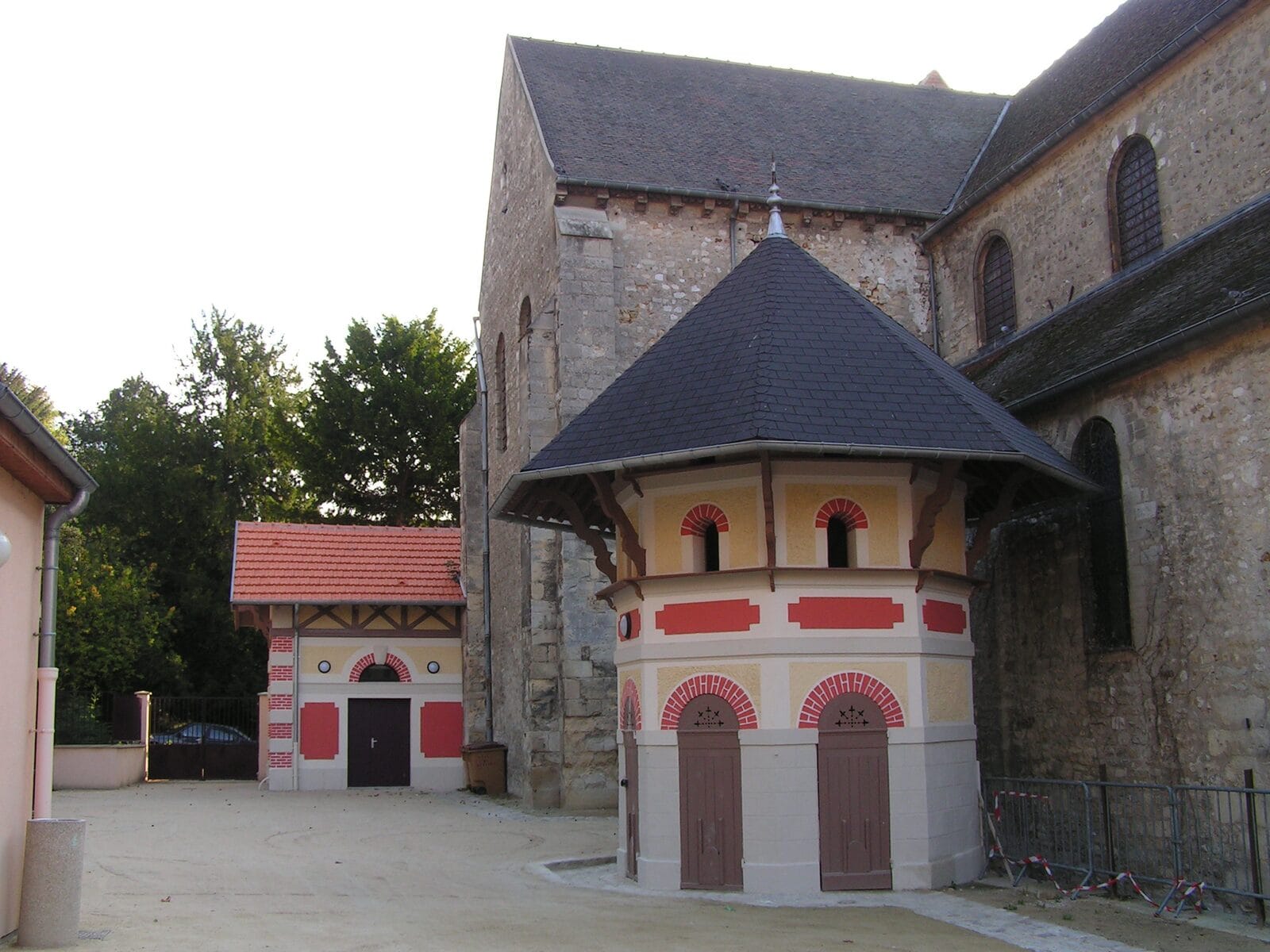 L'église Saint-Michel de Juziers (XIe-XIIe siècle), classée MH 1850, Yvelines