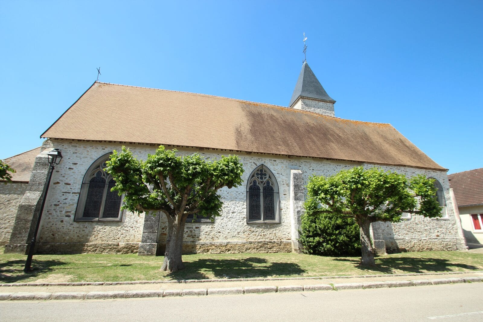 Le village rural de Lommoye et son église Saint-Léger (XIIIe-XVIe), Yvelines