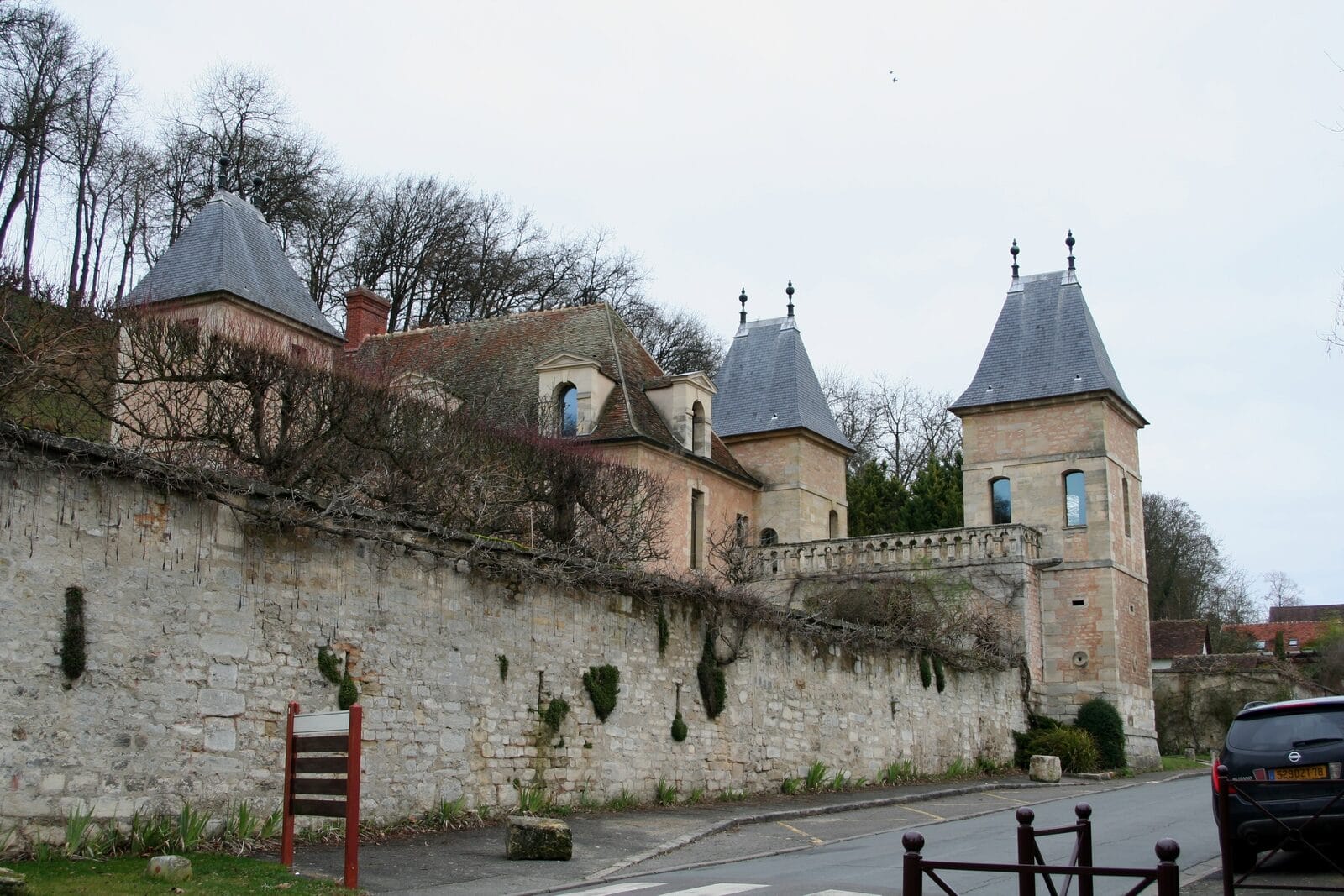 La Maison d'Émile Zola à Médan, inscrite MH 1983, en bord de Seine, Yvelines