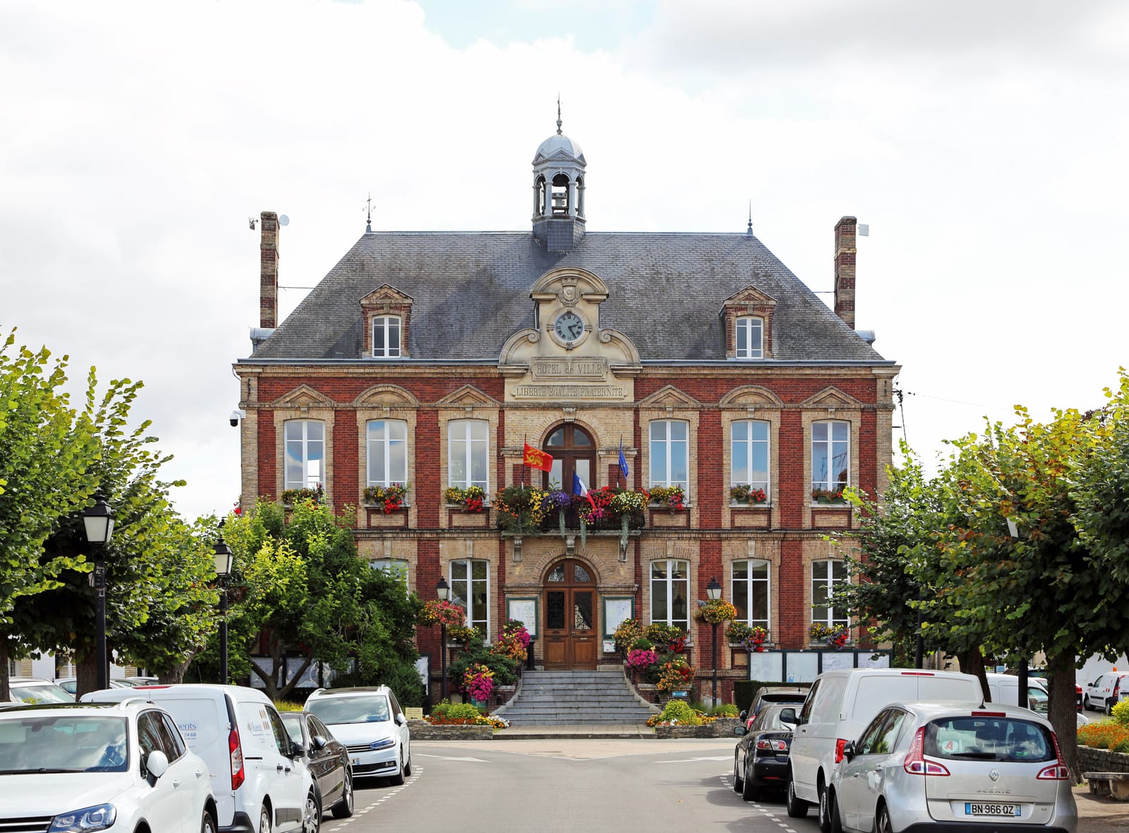 L'Hôtel de Ville de Pacy-sur-Eure, façade néoclassique du XIXe siècle, Eure, Normandie