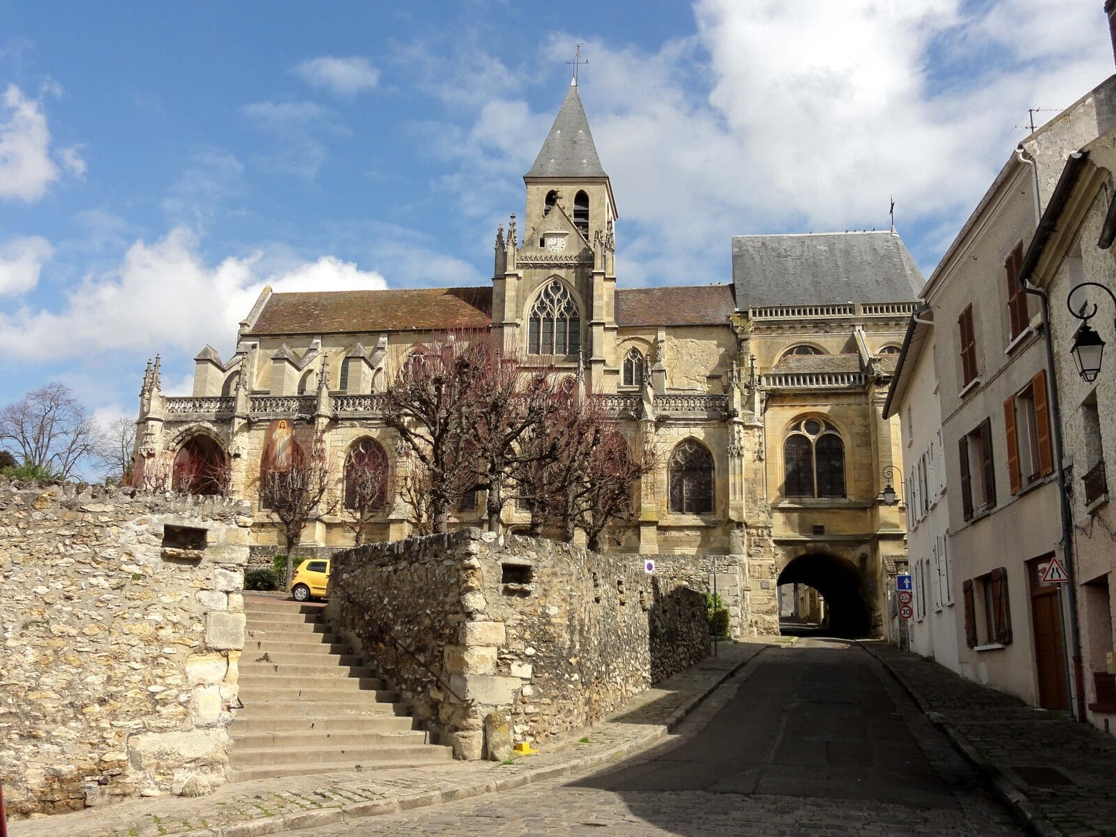 Église Saint-Martin de Triel-sur-Seine au-dessus des bords de Seine, Yvelines